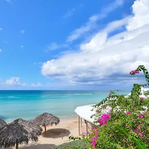 *** Hotel House Condos, Jamaica